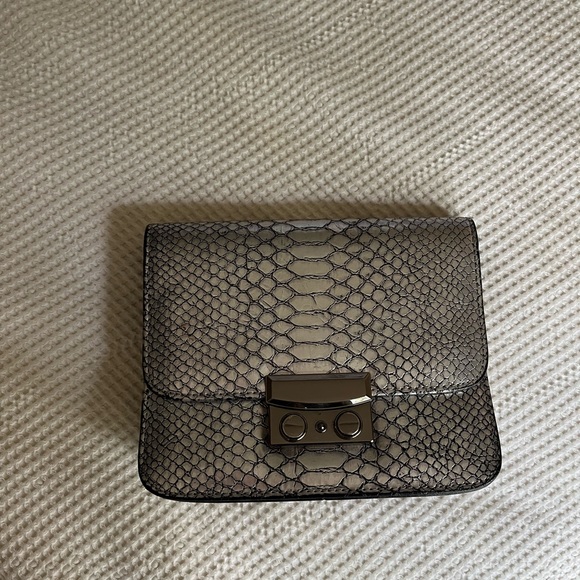 Silver colore snake texture clutch - Picture 5 of 5